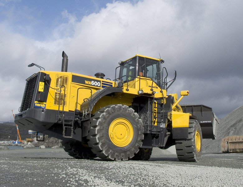 Komatsu WA600-6