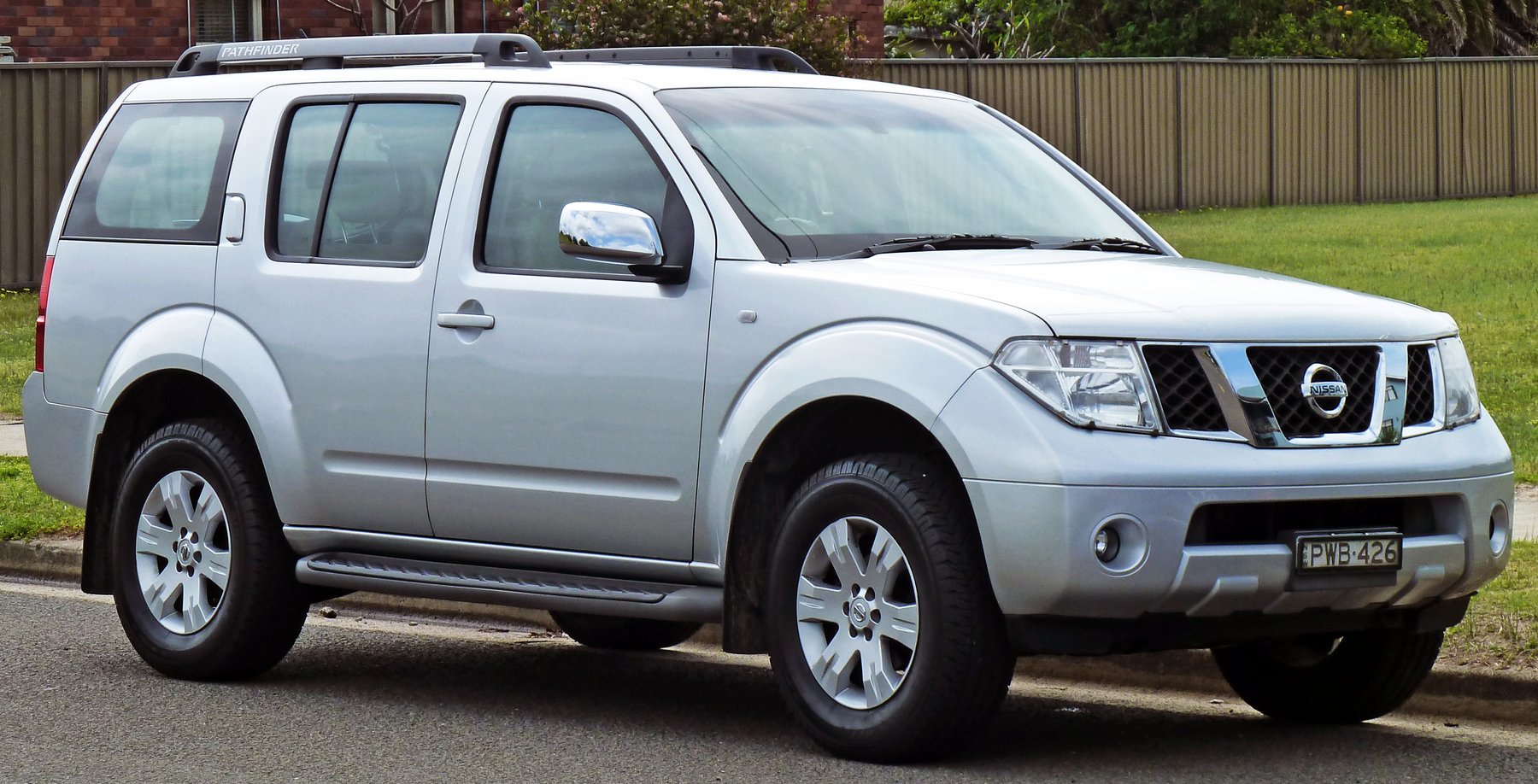 Van Nissan NISSAN PATHFINDER