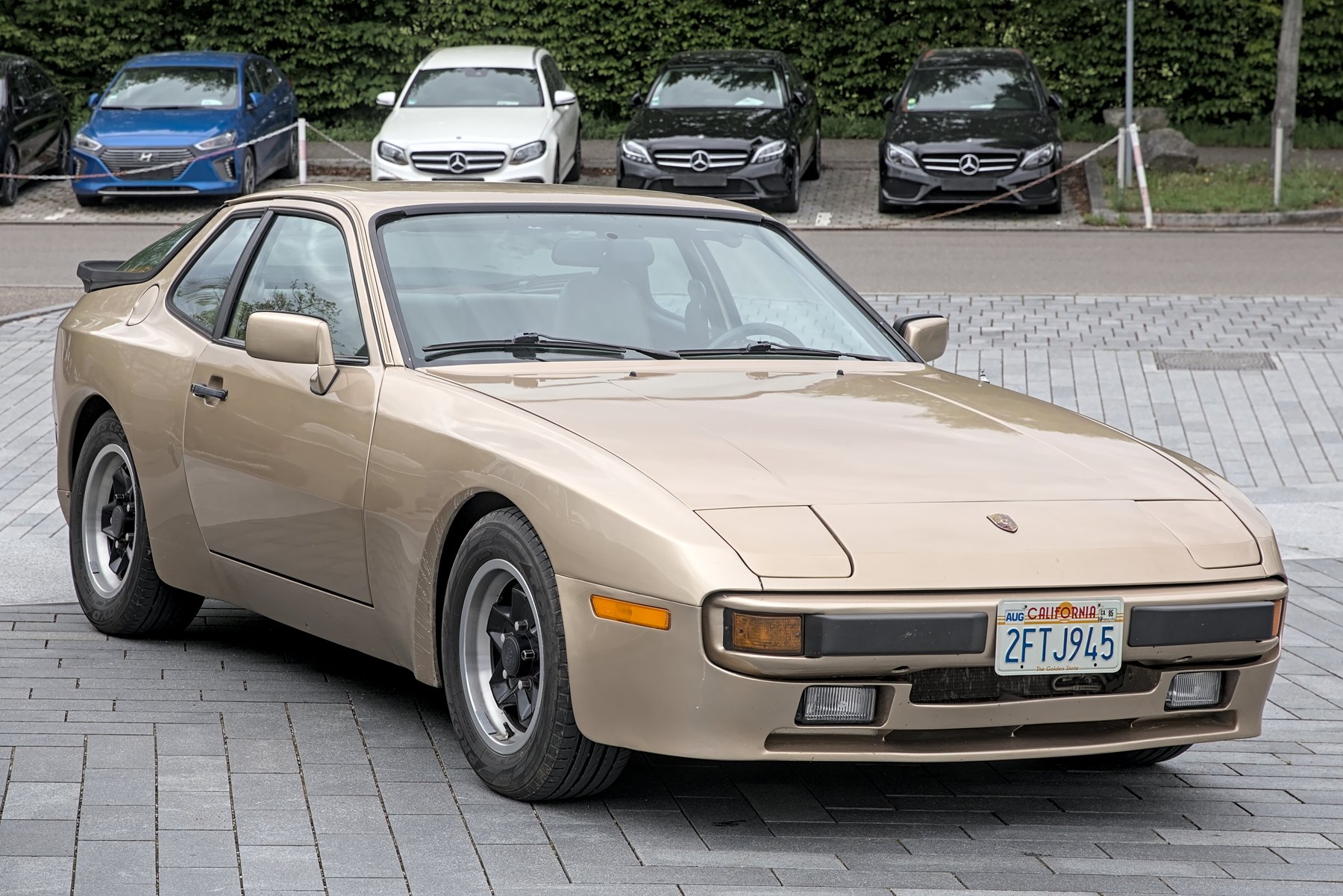 Porsche 944