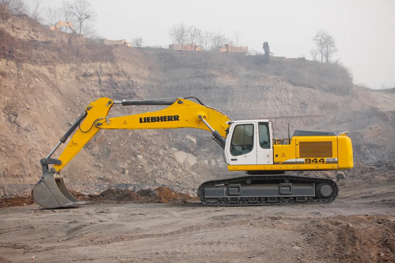 Excavator Liebherr R944C