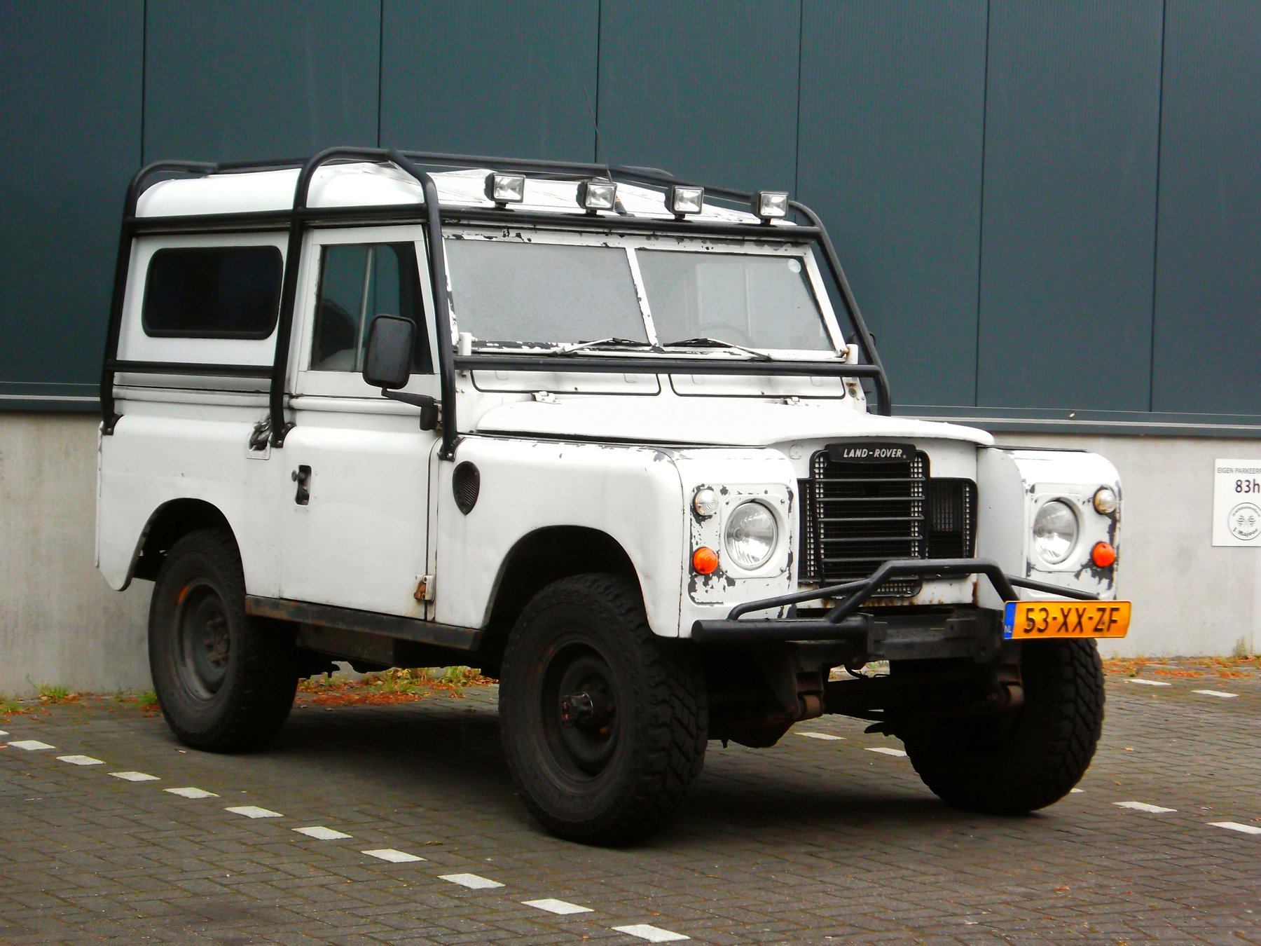 Land Rover 880