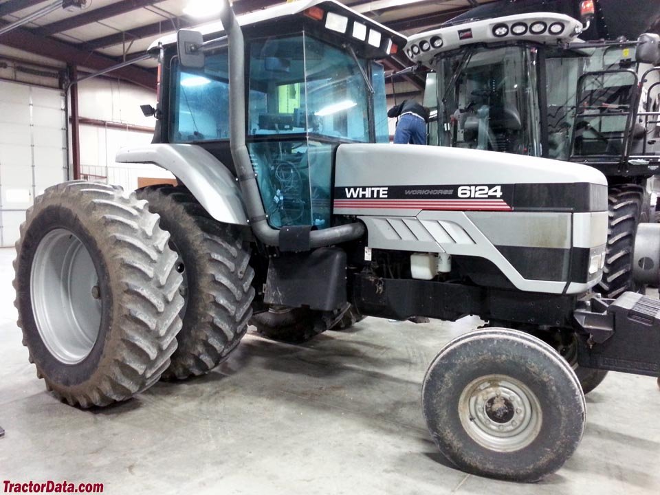 Tractor AGCO White 6124