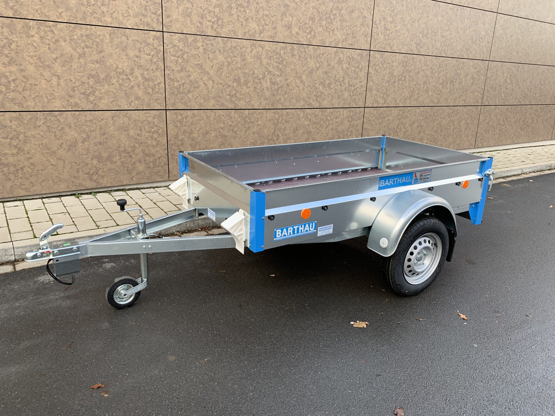 Przyczepki do 750 kg Omavalmiste 4.05M/750