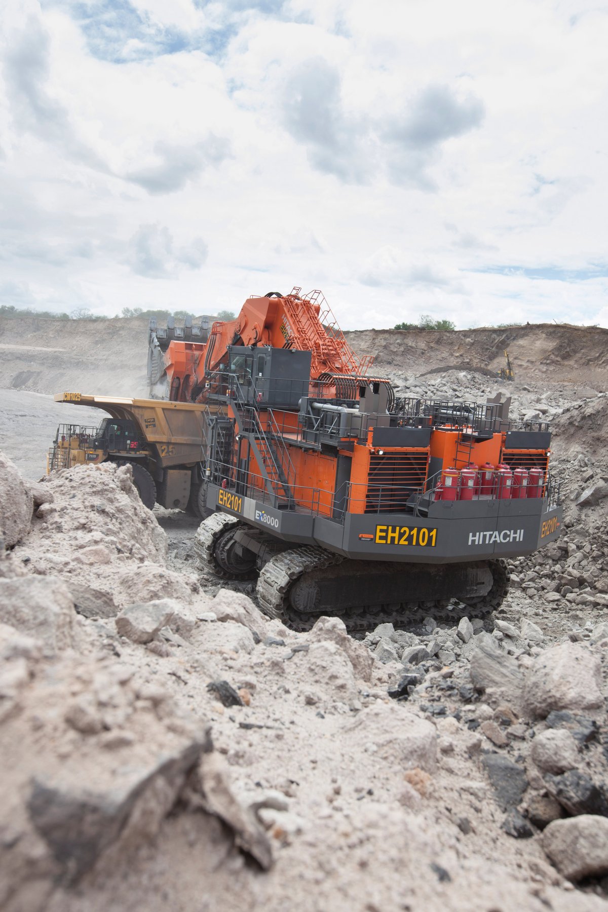 Hitachi EX8000