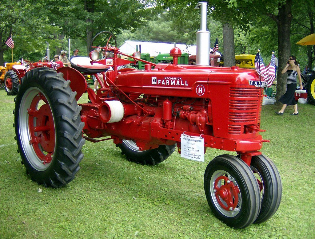 Tractor McCormick Farmall-H