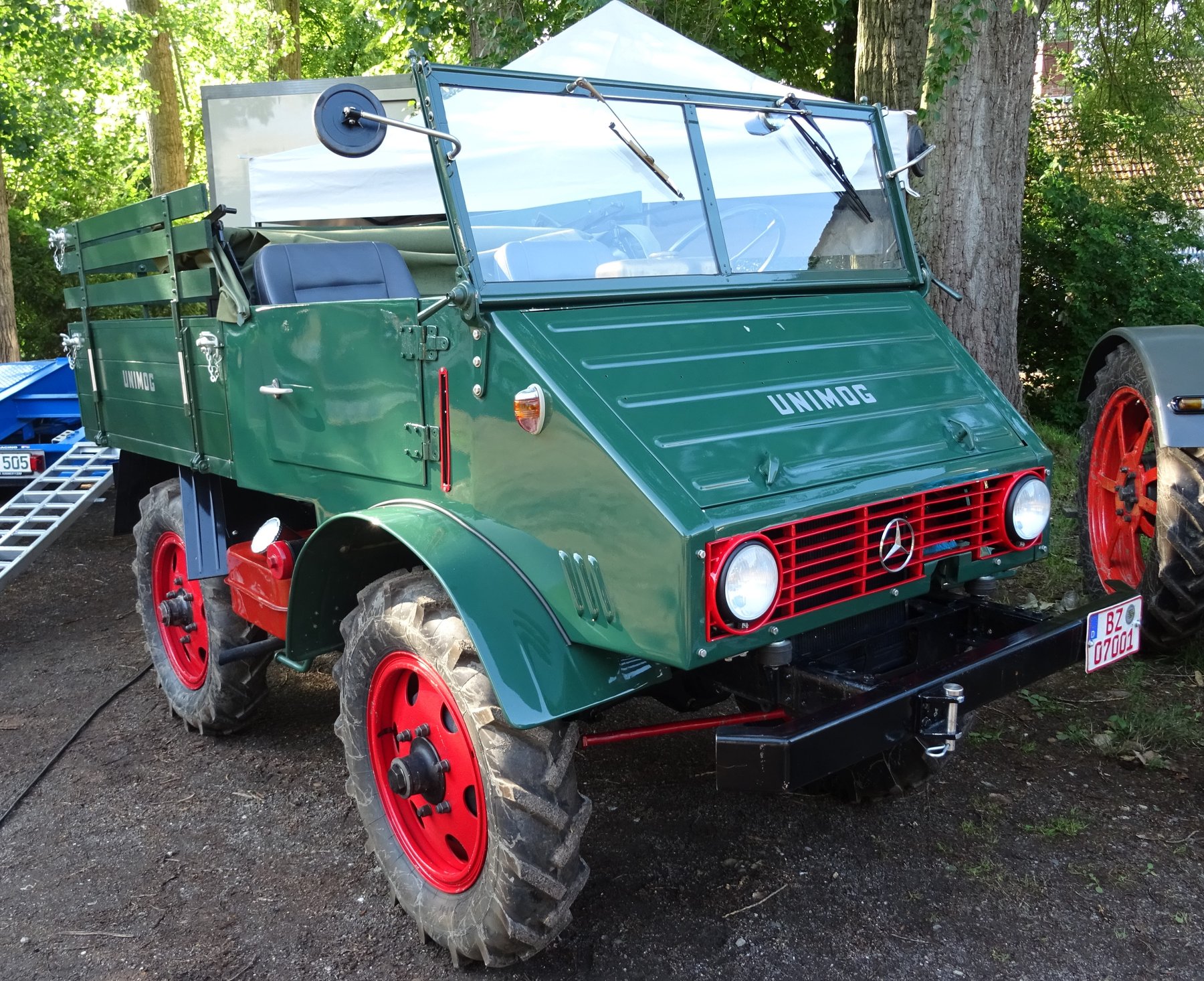 Van Mercedes Benz UNIMOG 25 PS