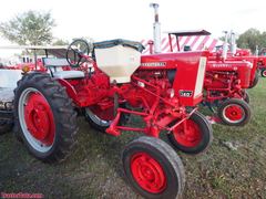 International Harvester FARMALL 140