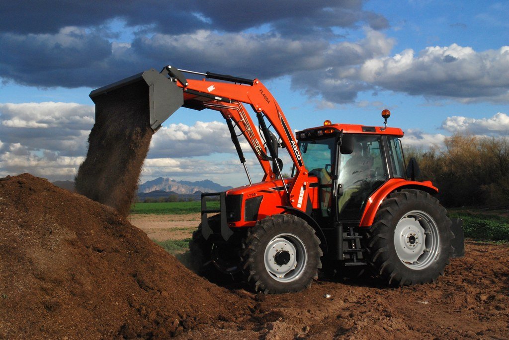 Tractor Allis Gleaner Corporation LT-95 A