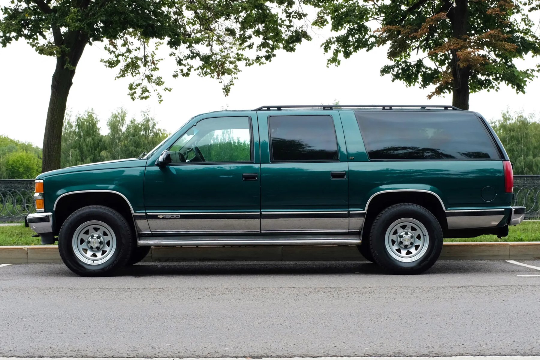 Van Chevrolet SUBURBAN 2 WD
