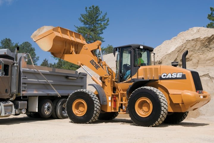 Case 821E