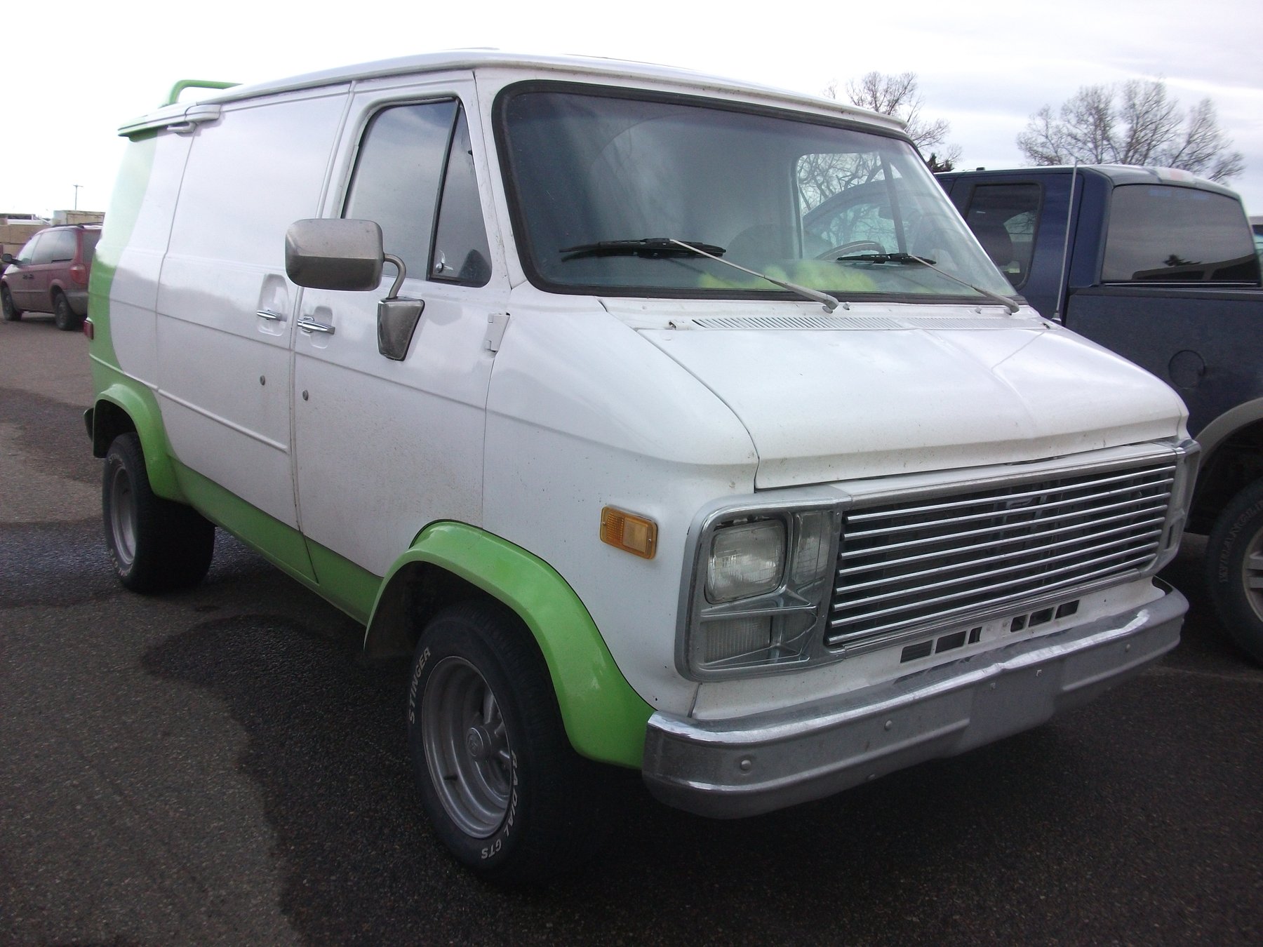 Van GMC CHEVROLET VAN 2.0