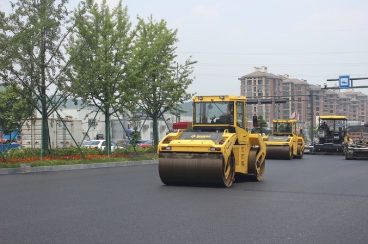 Road construction machine Bomag BW 203 ADO 4