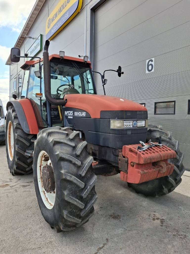 Tractor New Holland M 135