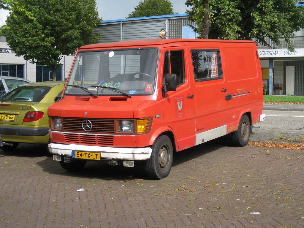 Van Mercedes Benz KAMPEERAUTO 602 D