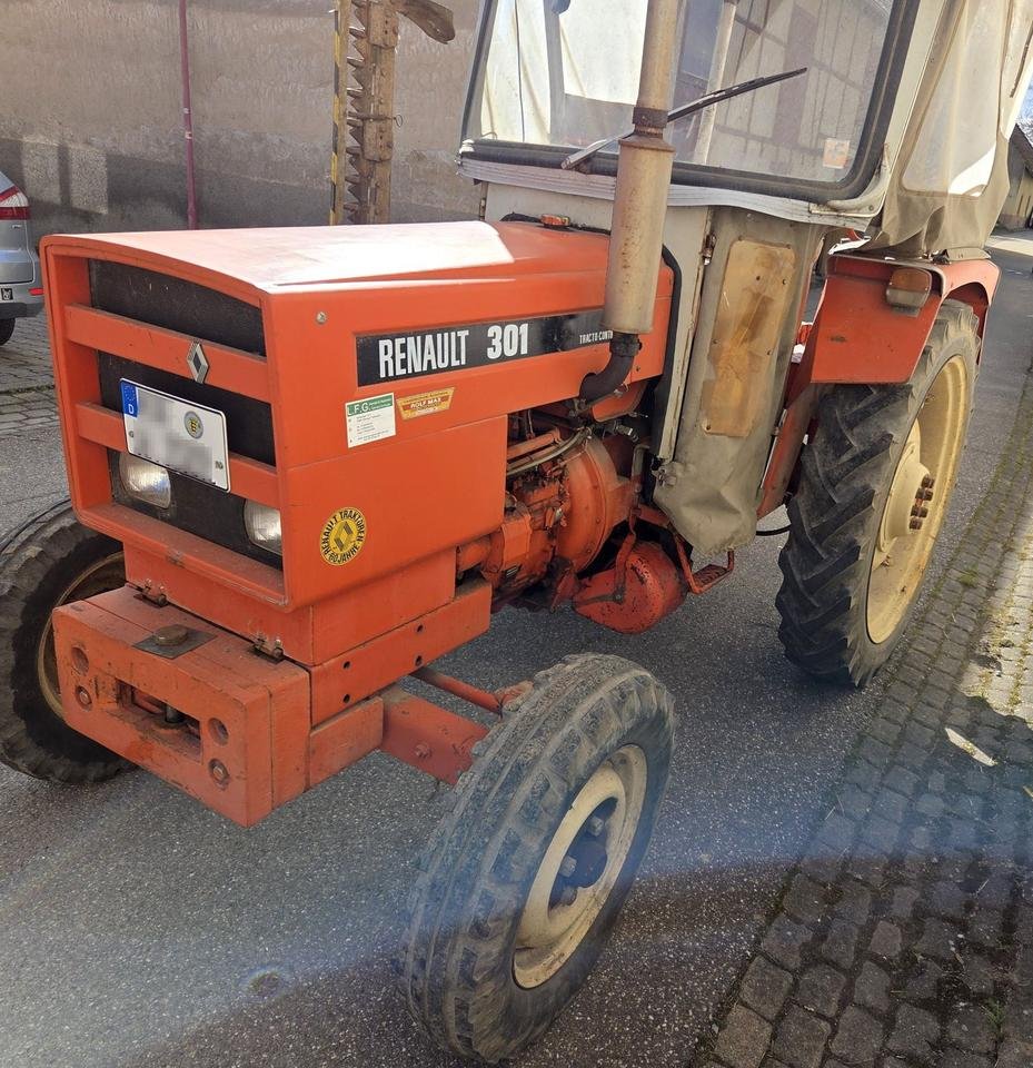 Tractor Renault 301