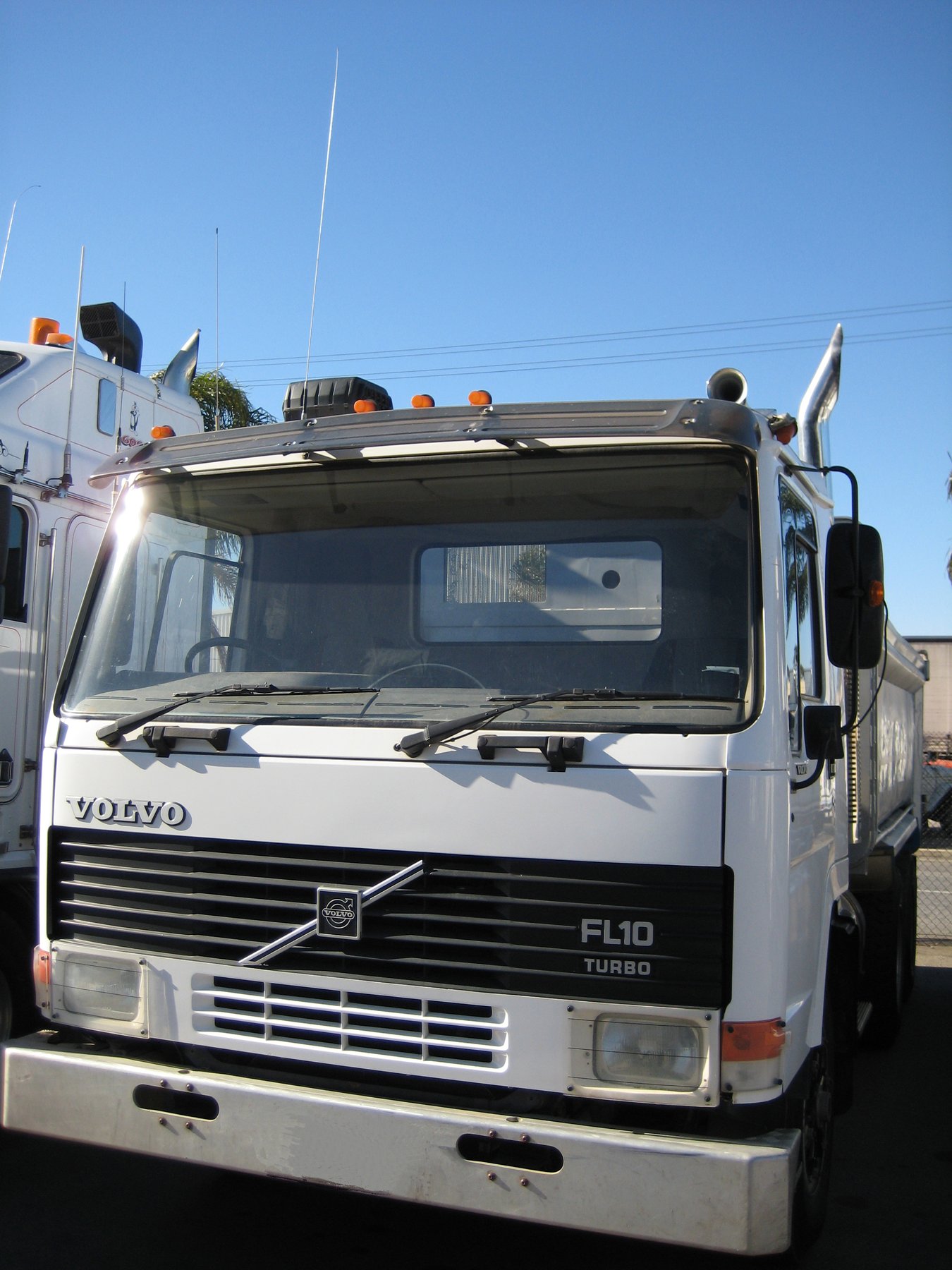 Truck Volvo FL10-6X2/4400+1350