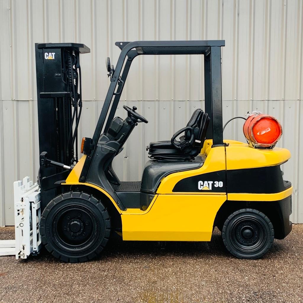 LPG forklifts CAT Lift Trucks Gp30NT