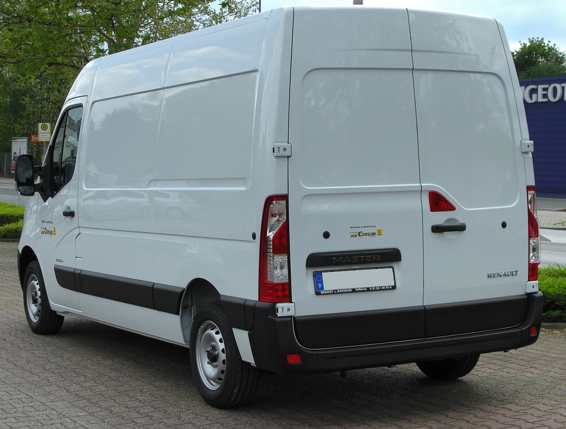 Renault 3.3T L2H2 2.5 DCI