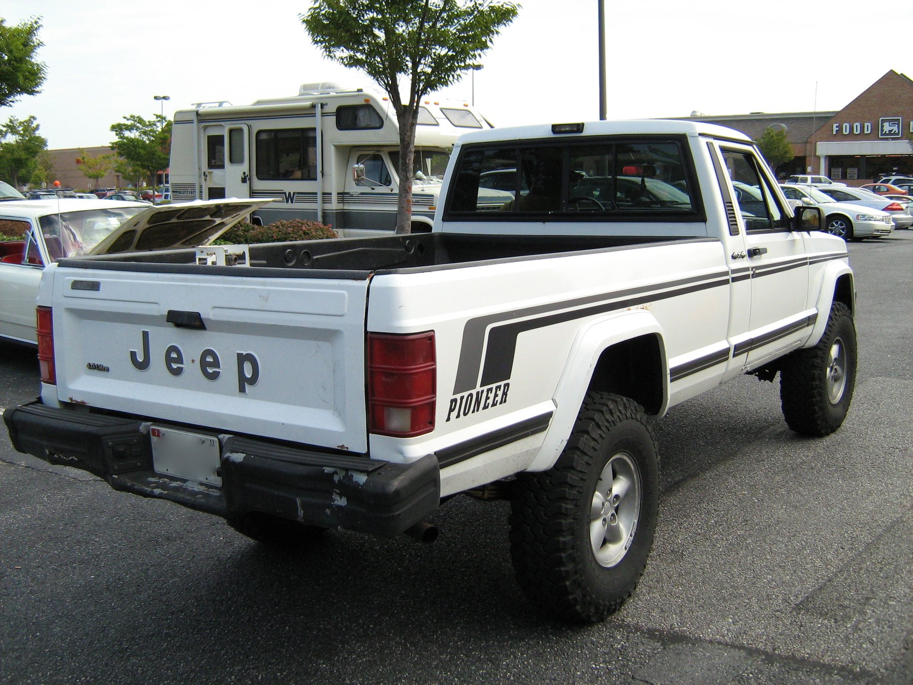 Van Jeep COMANCHE 4WD AUT.