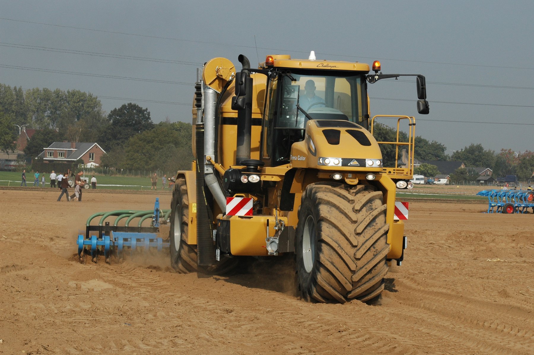 Traktor Challenger WT470