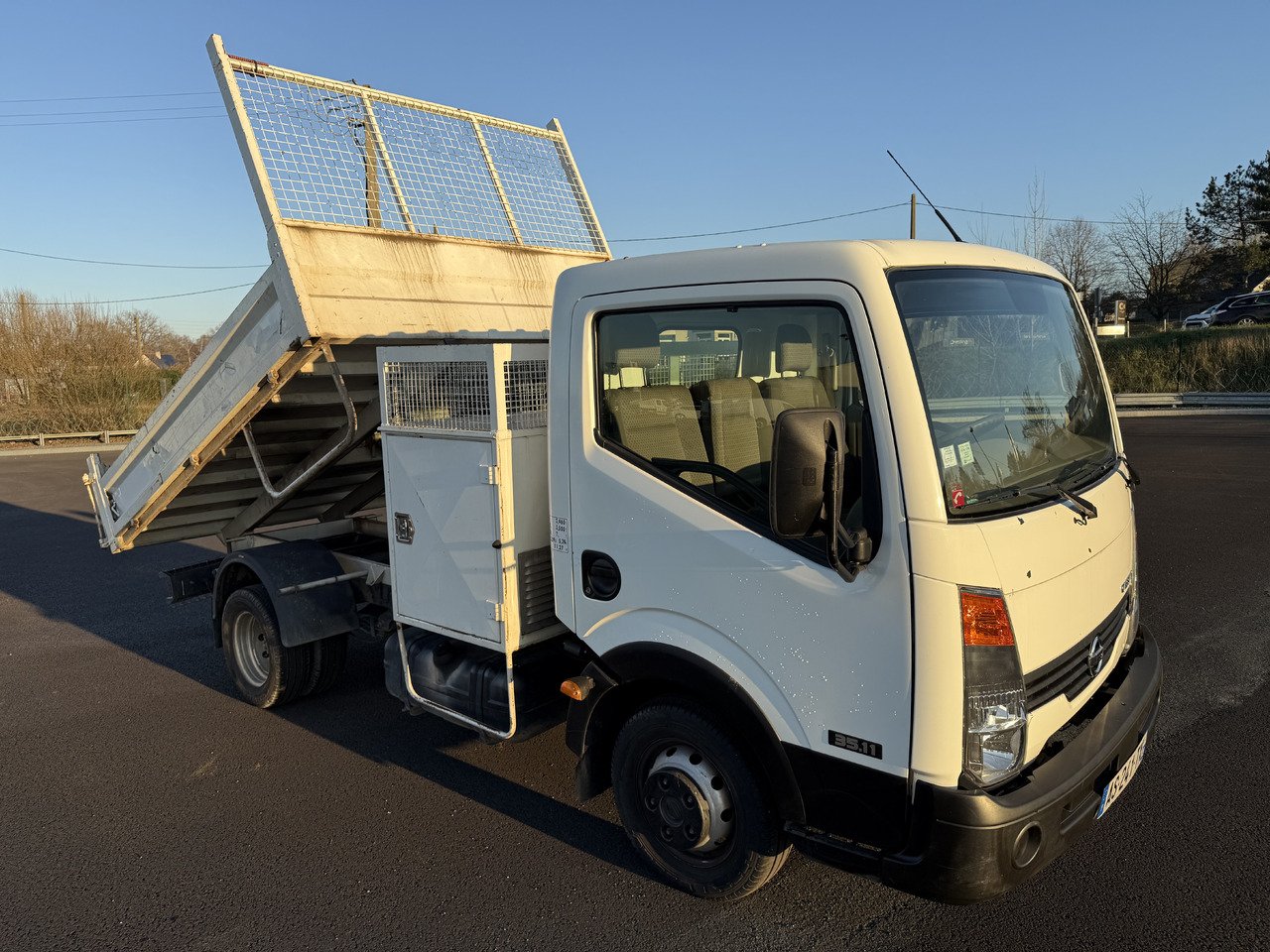 Van Nissan 35.11 CABSTAR