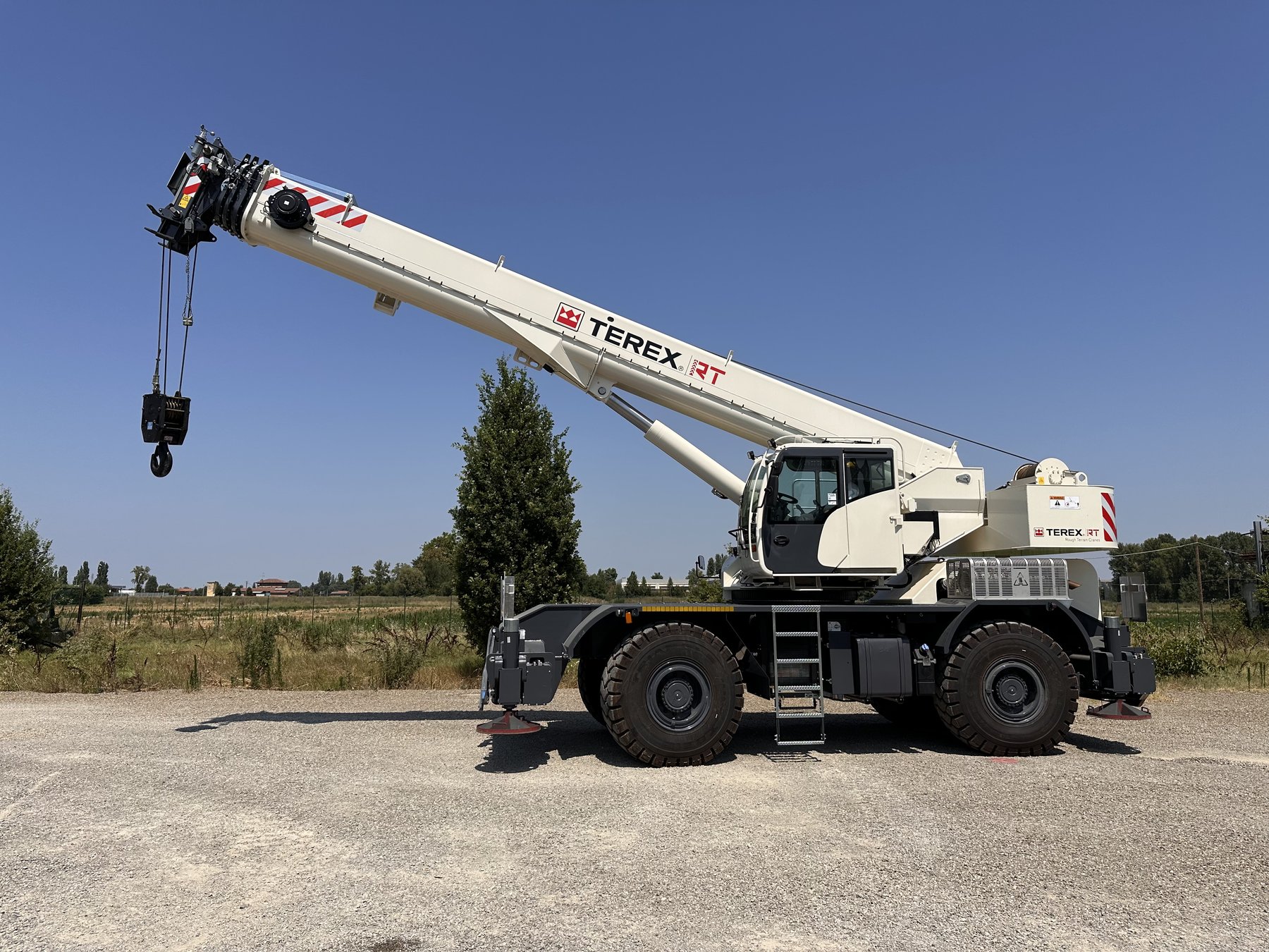 Aerial work platforms Terex GS2669RT