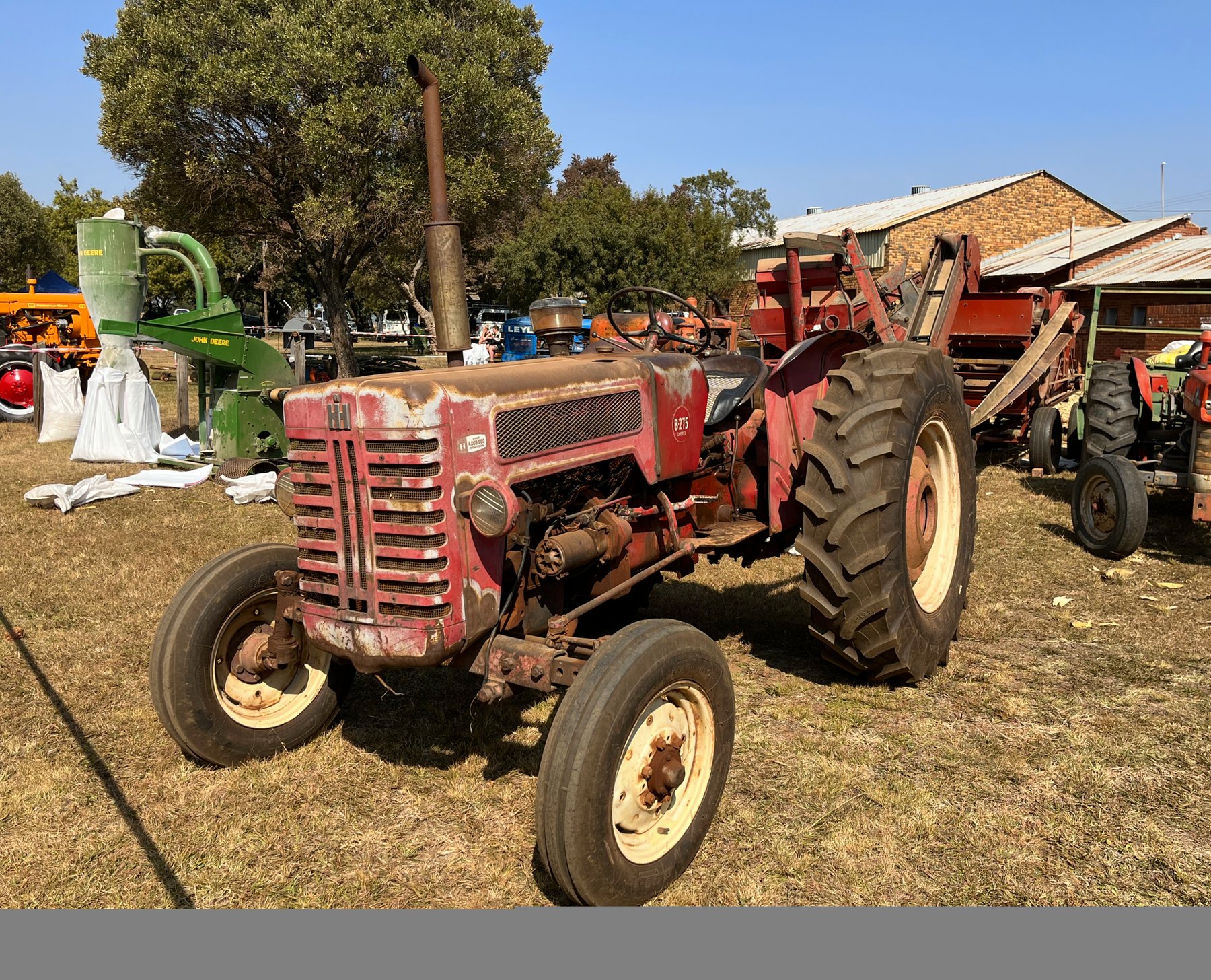 Tractor McCormick B275