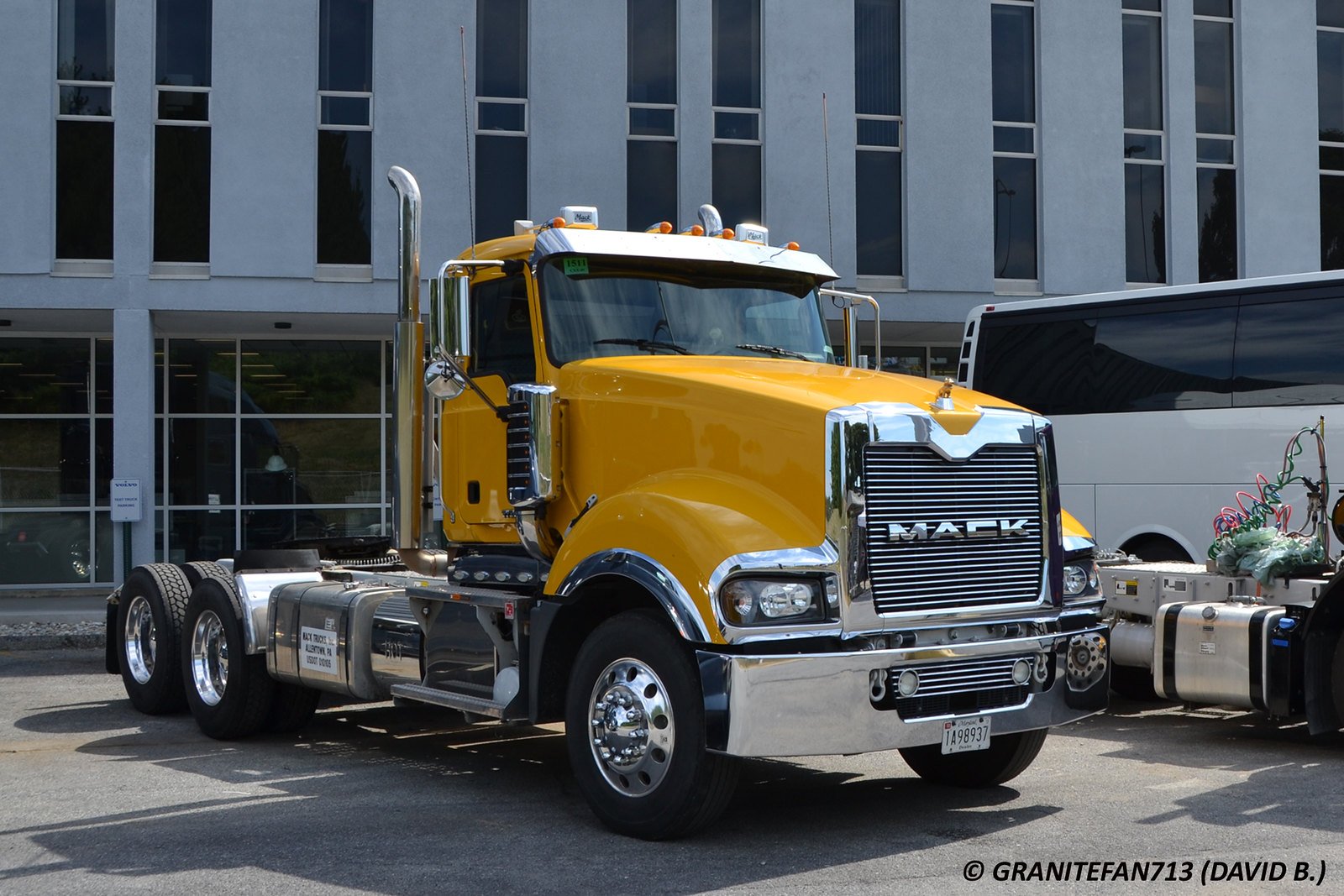 Lastwagen Mack TD (Titan)