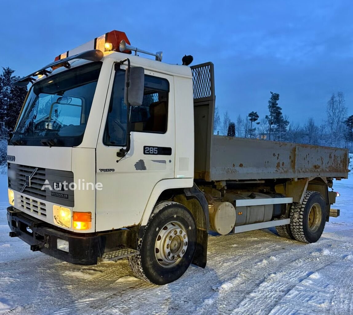 Samochód ciężarowy Volvo FL7 4X2