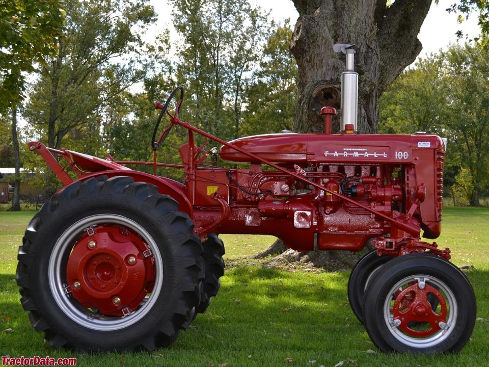 Tractor International Harvester FARMALL 100