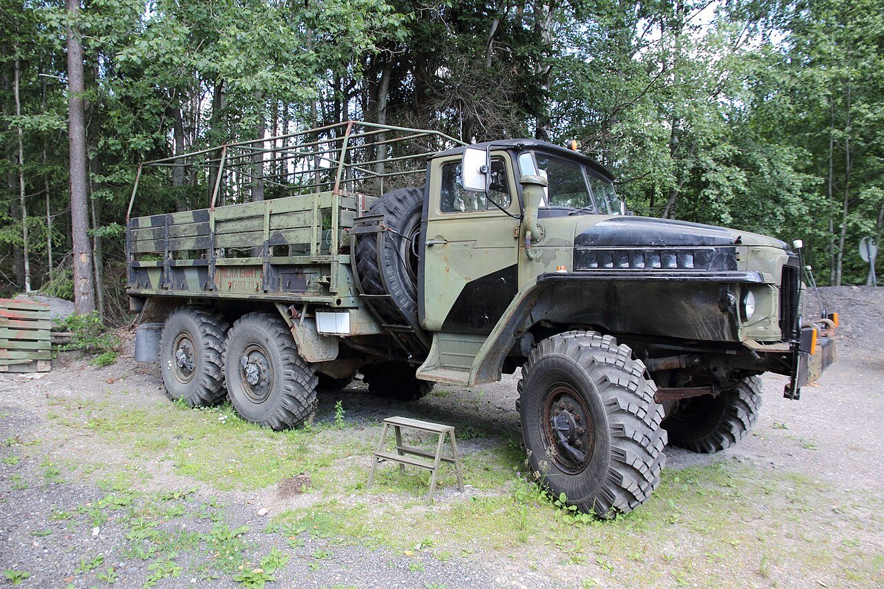Samochód ciężarowy Ural 375 D