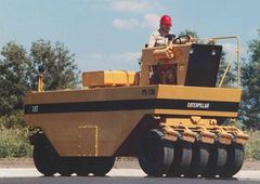 Caterpillar Caterpillar Pneumatic Roller