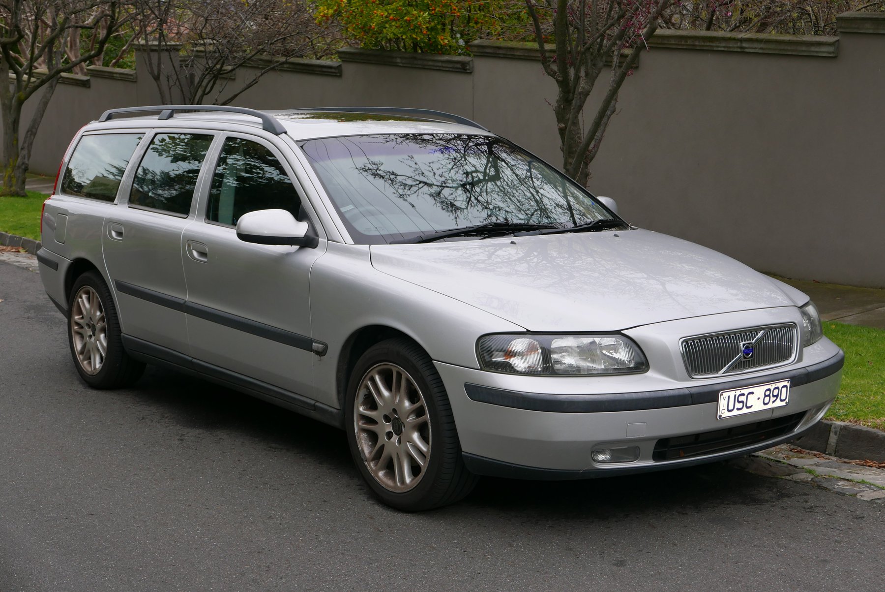 Van Volvo 5D V70 WAGON 2.4