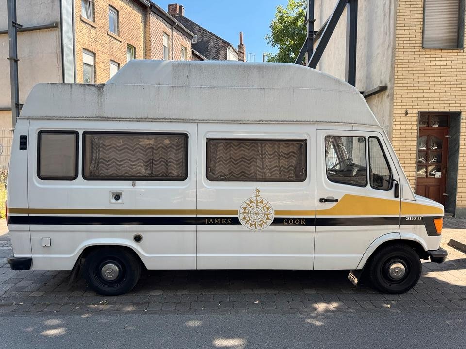 Van Daimler Benz 207D/KOMBI-KLEINBUS