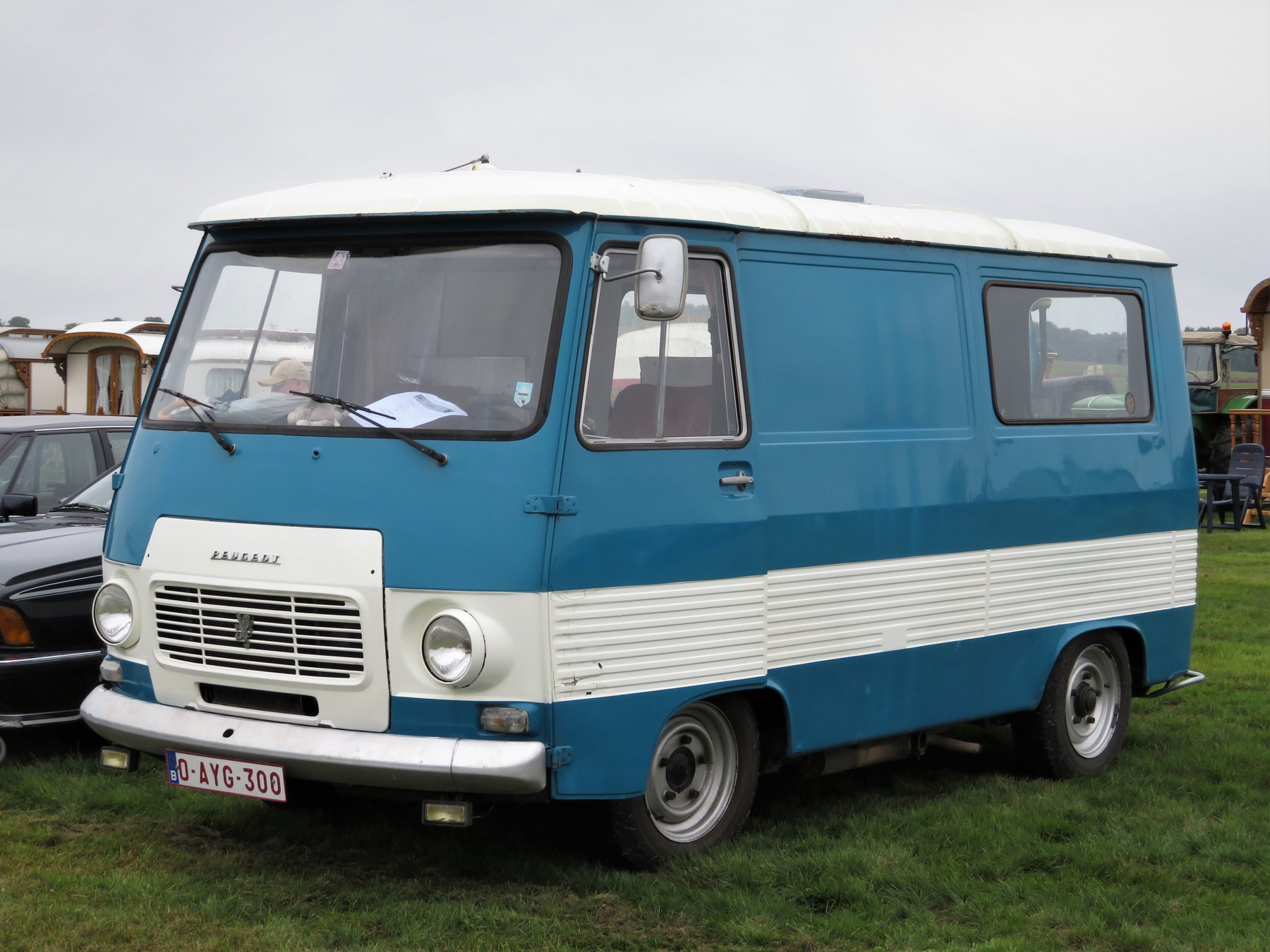 Van Peugeot J7