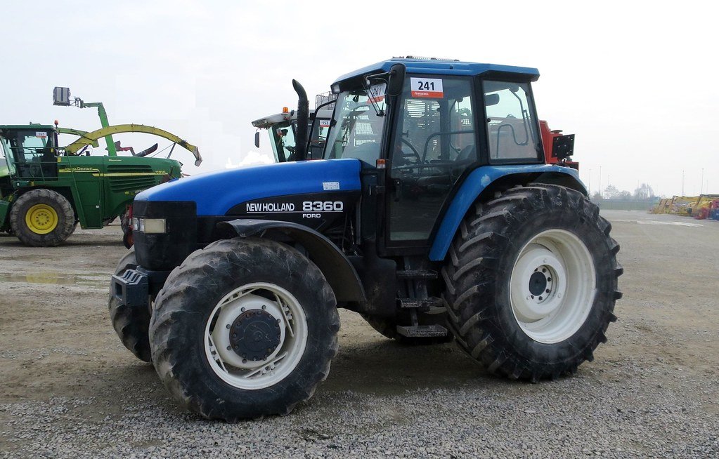 Tractor Ford 8360