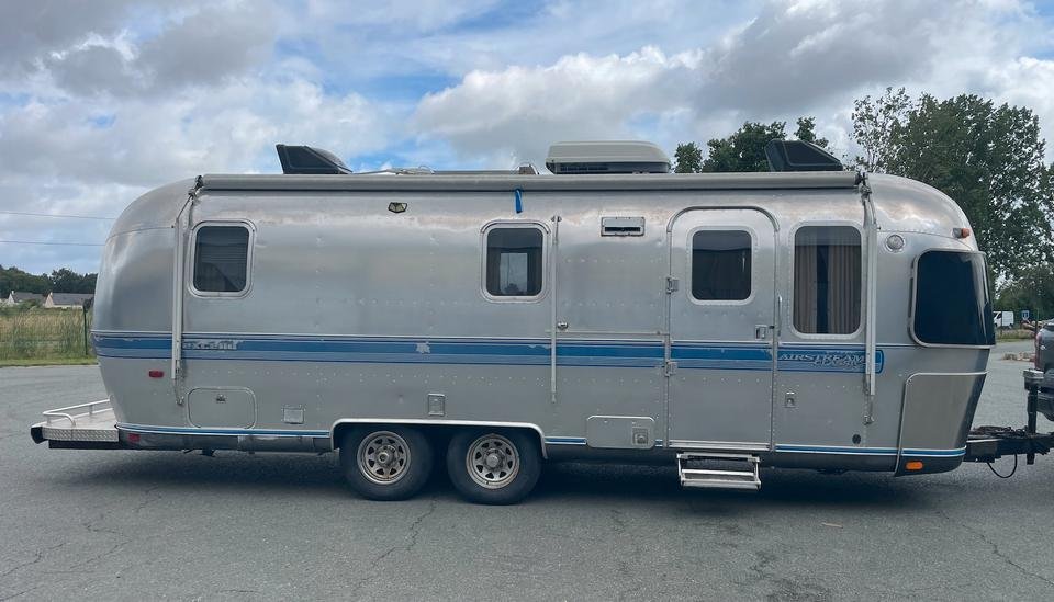 Trailer SWIFT CONQUEROR 520 LUX