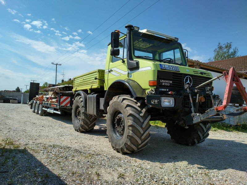 Truck Mercedes Benz UNIMOG U 2100