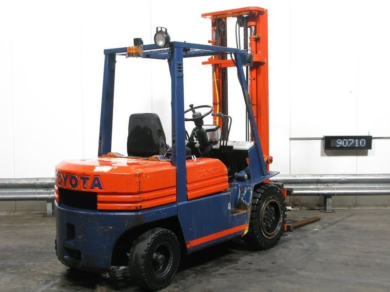 Wózki spalinowe Diesel Toyota 02-5FD30
