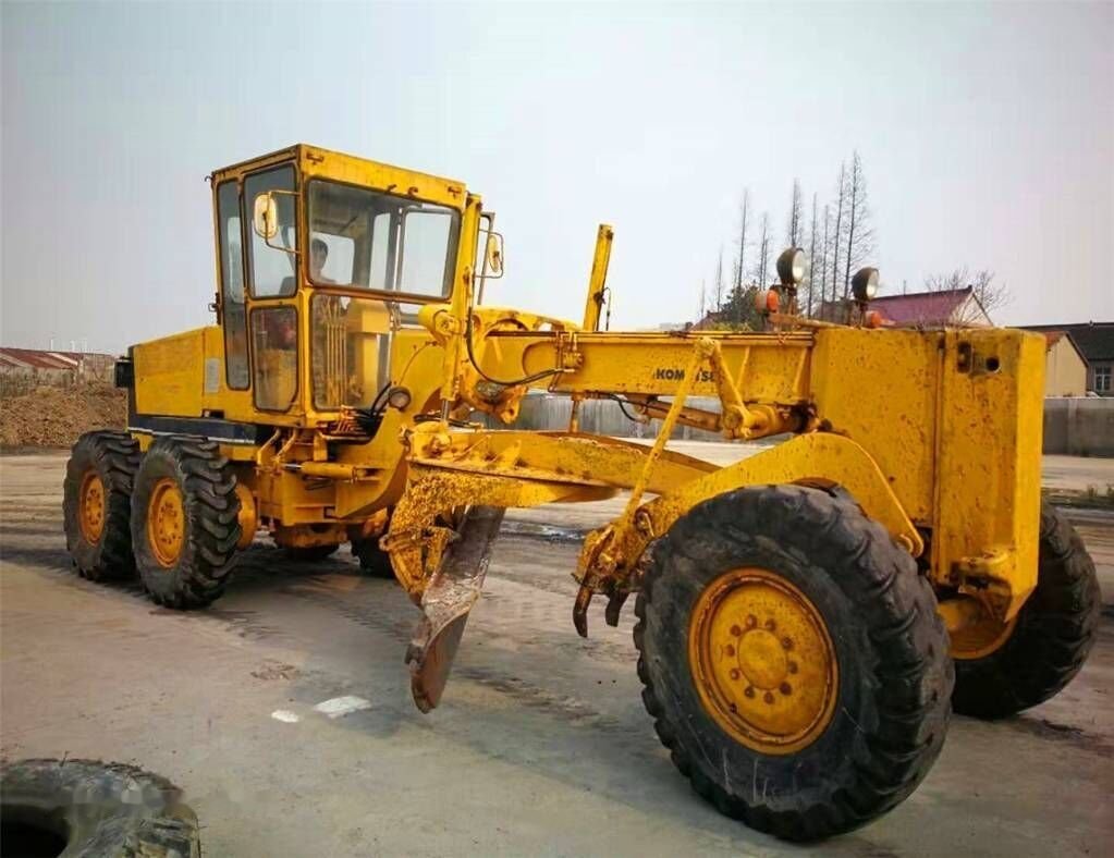 Grader Komatsu GD605R-2
