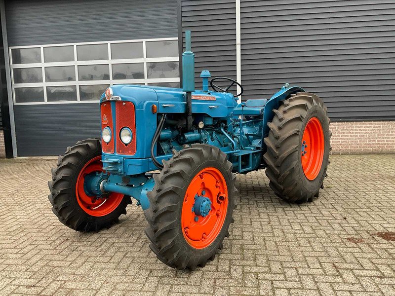 Traktor Roadless 700