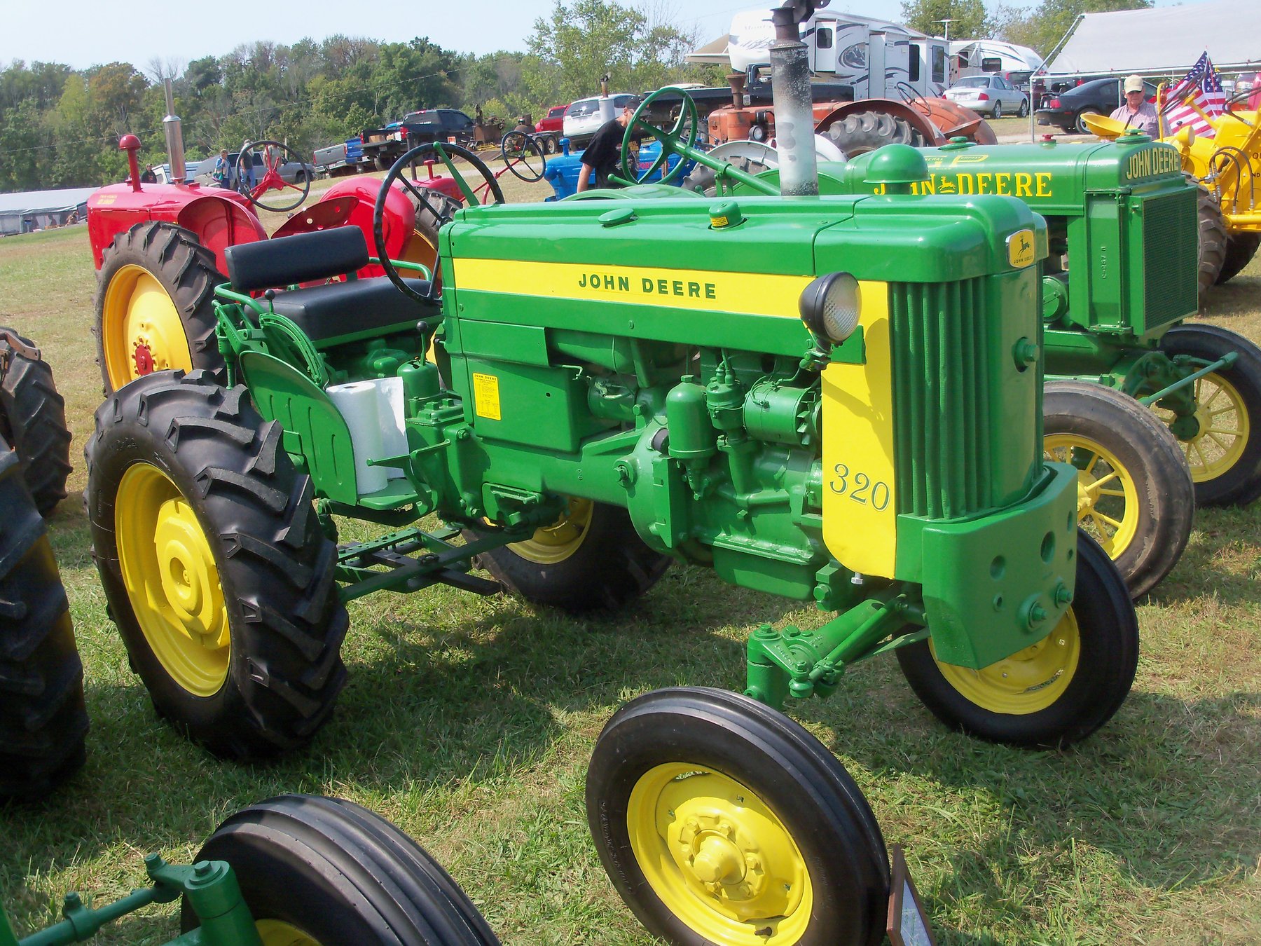 John Deere 320