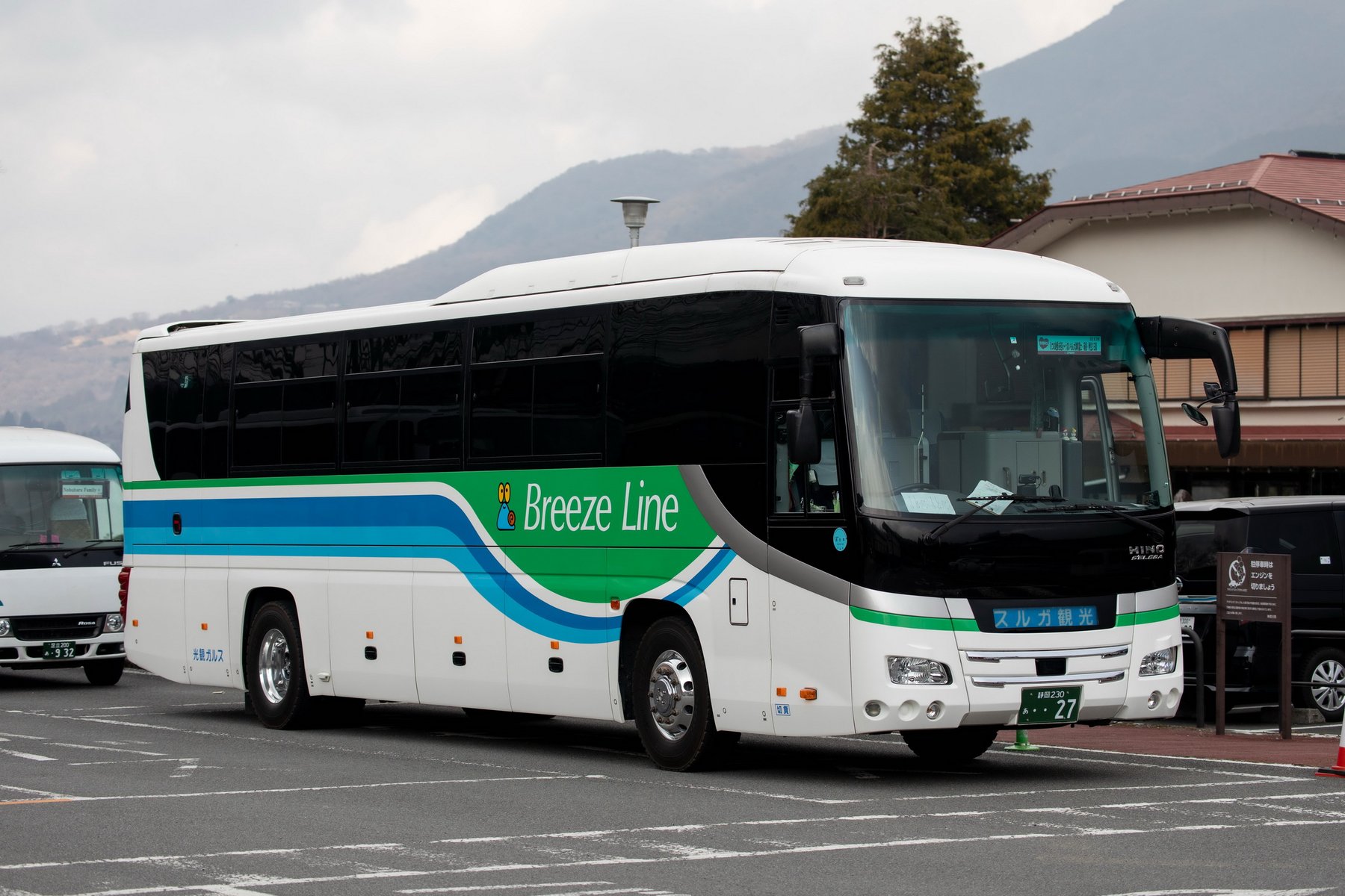 Buses & coaches Hino S'elega