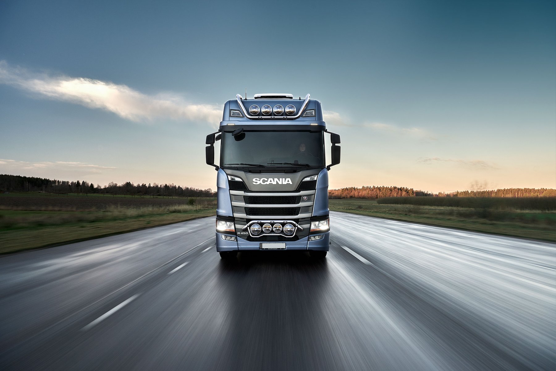 Truck Scania R 560 LA4X2