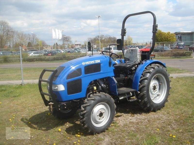 Tractor Mahindra 254