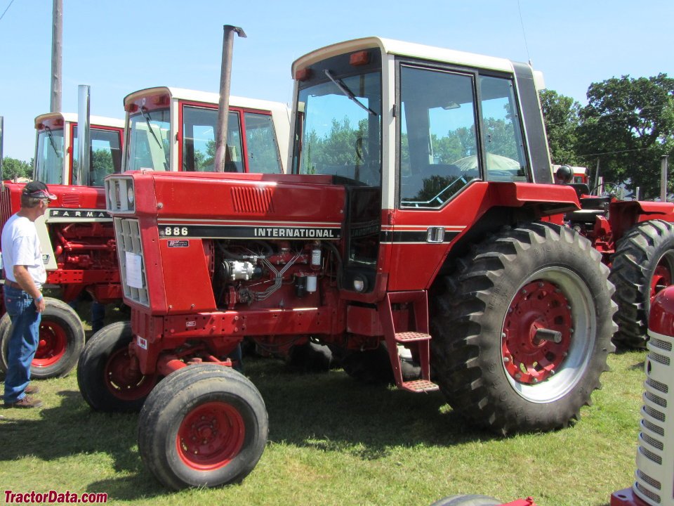 Tractor International Harvester 886