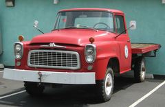 International B700