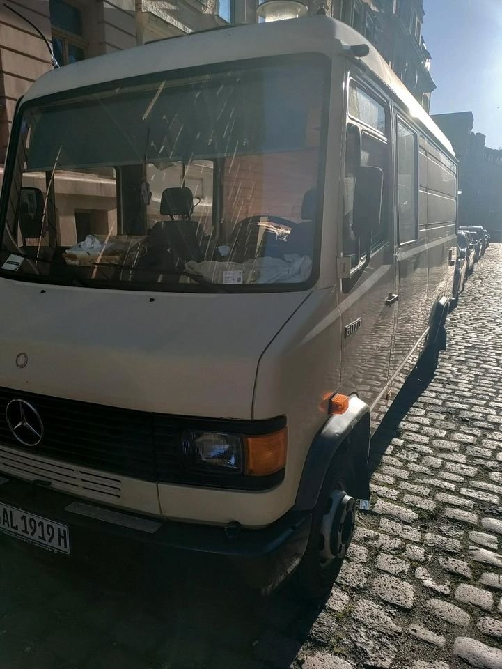 Truck Mercedes Benz 507D-II
