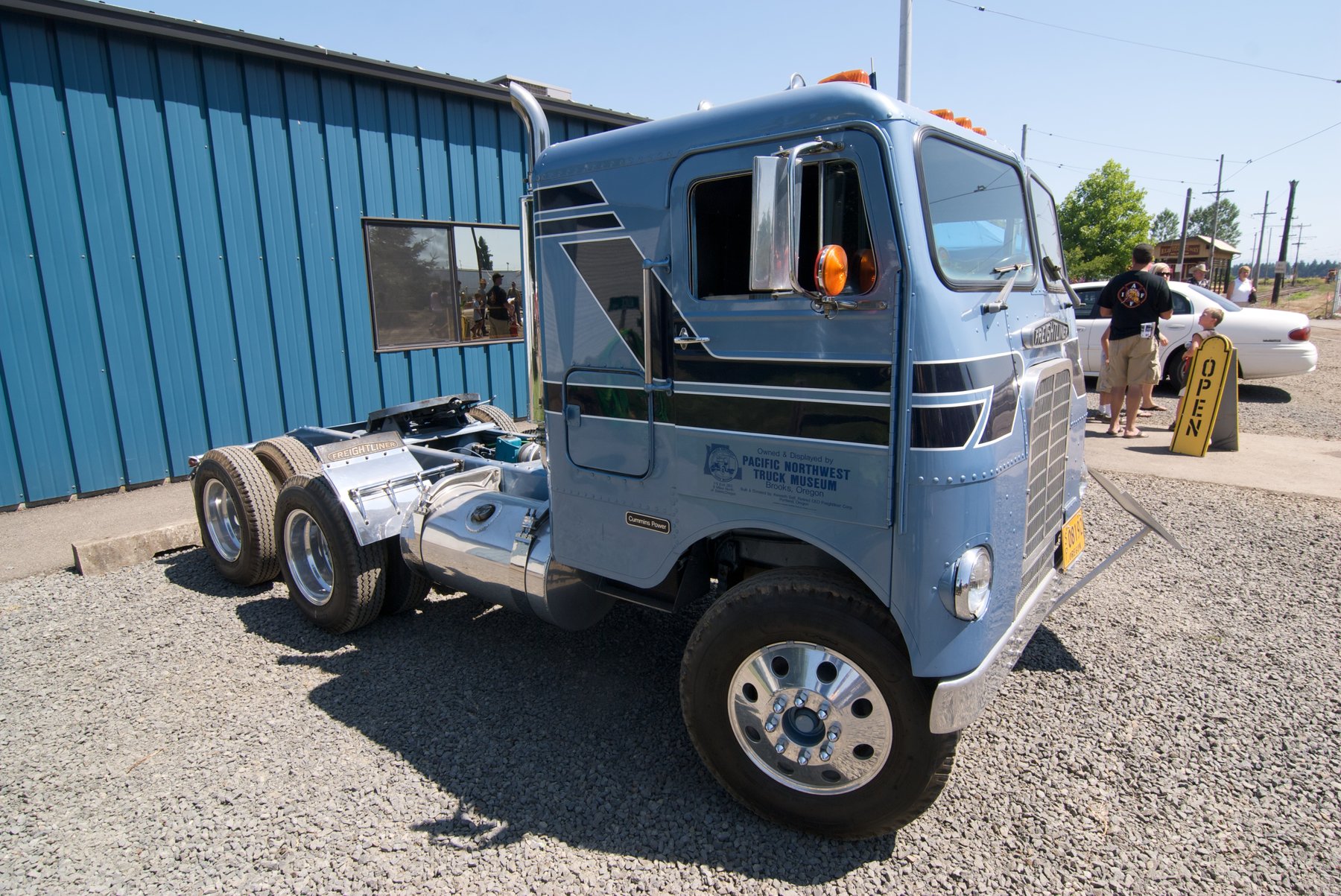 Freightliner FLC120