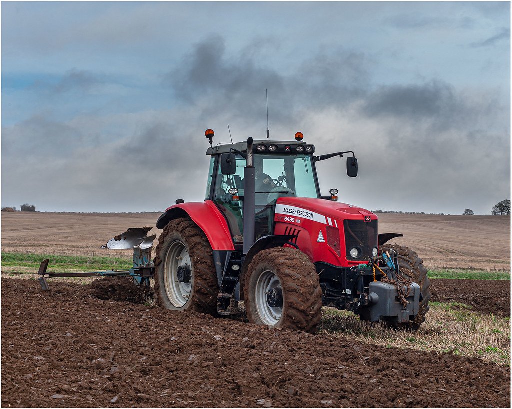 Traktor Massey Ferguson 6499-6